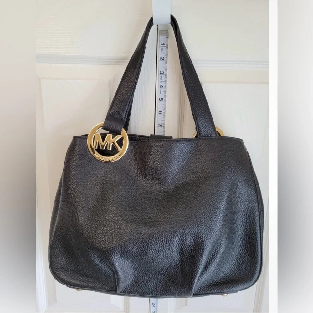 MICHAEL KORS NWOT FULTON Black Pebbled Leather Bag Gold Logo EUC NO CALLOUTS - Picture 3 of 17